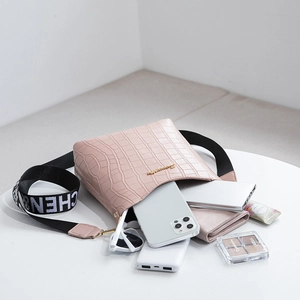 Pink crocodile pattern crossbody bucket bag with wide printed strap and high capacity