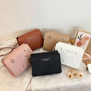 Sac Bandoulière Femme en Cuir PU Mode Évidé Trou de Fromage Petit Sac à Épaule Carré Décontracté Quotidien