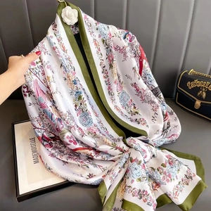 Long foulard élégant en satin avec imprimé floral et oiseaux pour plage et protection solaire