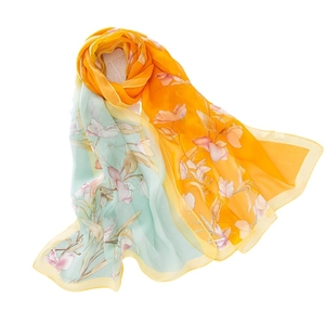 Pañuelo de seda georgette degradado naranja y verde menta con motivos florales pintados