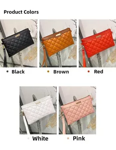 Pochettes enveloppes matelassées à losanges en cinq couleurs avec détails en métal doré