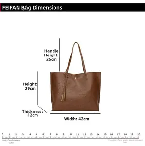 Tableau des tailles du grand sac cabas marron 42x29cm avec détail de pompon