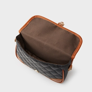 Vierkante schoudertas voor dames met zwart ruitpatroon en bruine afwerking details