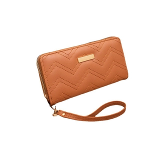 Portefeuille long marron pour femme avec coutures en V et garniture dorée