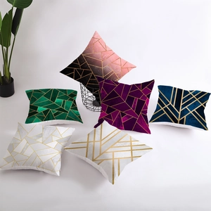 Housses de coussin géométriques en peau de pêche avec lignes dorées en six couleurs