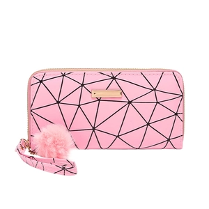 Damen Geldbörse in Rosa mit schwarzen geometrischen Mustern und weichem Plüsch-Anhänger
