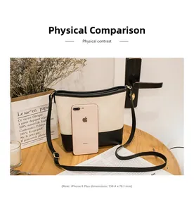 Comparaison de taille du sac bandoulière bicolore avec iPhone 8 Plus sur table