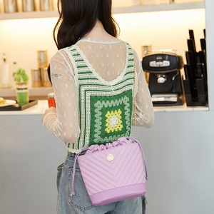 Fashionable lavender bucket bag with V-quilted pattern and golden chain strap for women