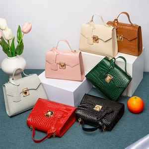 Women Crocodile Pattern PU Leather Handbag Minimalist Small Square Bag Gold Metal Lock Chain Strap Shoulder Crossbody Bag