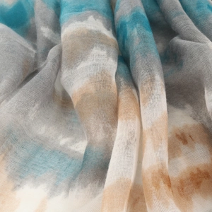 Écharpe légère en coton et lin avec motif tie-dye dégradé bleu et gris chic