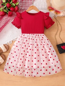 Mädchen-Strickkleid in Rot mit rosa Tüllrock, Herzmuster und verspielten Rüschen