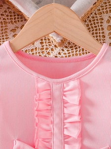 Vestido de princesa rosa de punto acanalado con detalles de volantes para niña