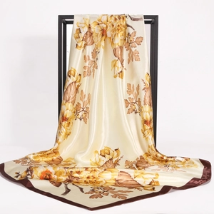 Eleganter Satin Quadratischer Schal mit Blumendruck Großes Bandana Kopftuch für Damen Reisen Sonnenschutz Dekorativer Haarschal