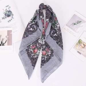 Foulard carré vintage gris avec motif cachemire et roses en mélange de coton et lin