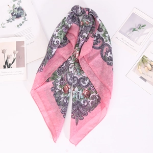 Carré de soie bohème en coton et lin rose avec motif paisley et fleurs style vintage