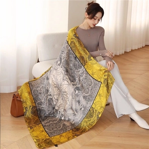 Grand foulard en soie à imprimé jungle orange avec motifs artistiques pour femmes