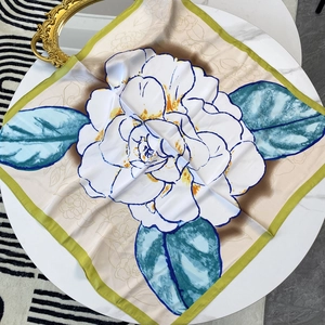 Camellia Print Square Scarf Satin Satin Like Soft Hair Bandana Neck Accessory Women Elegant Floral Shawl Wrap