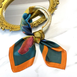 Carré De Satin Satin Imprimé Feuilles De Ginkgo Floral Botanique Rétro Foulard Bandeau Cheveux Femme