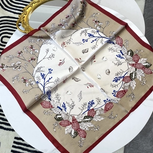 Französisches 70cm Satin-Seidentuch mit Blumen- und Muschelmustern für Damen