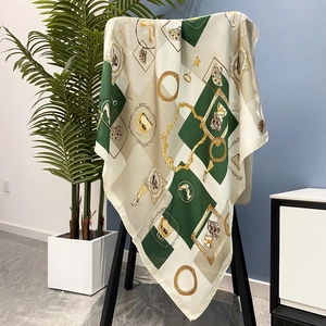 Carré de soie vintage 70cm à motif de chaîne dorée et damier vert de style luxueux