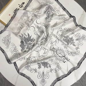 Foulard Carré Élégant En Imitation Satin Avec Imprimé Notes De Musique Femme Satin Bandana