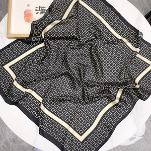 Écharpe Carrée En Satin Femmes Élégante Imprimé Géométrique Sensation Satin Petit Foulard Bandeau Accessoire Mode