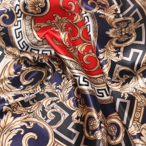 Lussuoso foulard vintage 90cm in seta satinata con volute barocche d'oro e greche