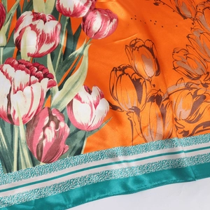 90cm quadratisches Seidentuch mit Tulpenmuster in Orange und dunkelblauem Rand