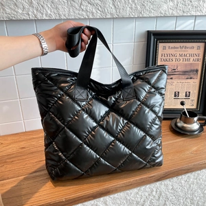 Sac Tote Matelassé Mode pour Femmes Lustre Métallique Grande Capacité Sac à Épaule Hiver Urbain Surpiqûres Losanges