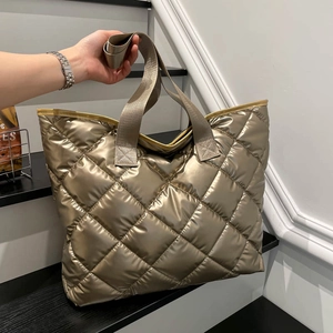 Sac fourre-tout matelassé métallisé bronze avec surpiqûres losanges et grande capacité