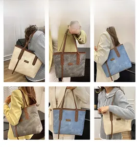 Détails de sacs fourre-tout présentant des textures en toile, pierre et denim