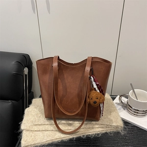 Borsa Tote Grande Capacità per Donna in Pelle Sintetica Retro Borsa a Tracolla Con Ciondolo a Orso Borsa per Pendolari Urbano