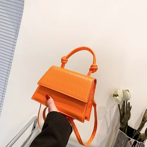 Sac carré orange vif à relief crocodile avec poignée nouée et bandoulière chic