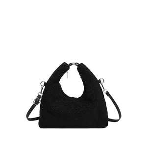Borsa hobo a mezzaluna in pelliccia sintetica nera con tracolla per l'inverno