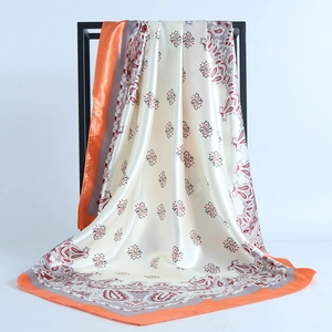 Marineblauer Vintage-Satin-Schal mit Paisleymuster für Damen und orangefarbenem Rand