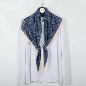 Écharpe en coton et lin bleu marine à motif cachemire avec bordures plissées beige
