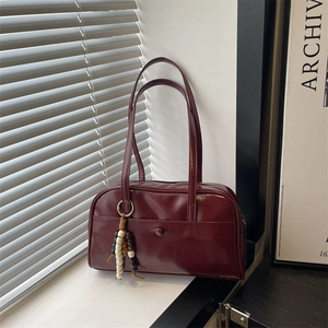 New Retro PU Leather Bowling Bag For Women Minimalist Solid Color Shoulder Tote Bag With Wood Bead Pendant Commuting Office Handbag