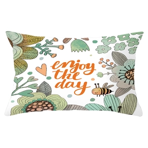 Pasen lendenkussenhoes met bloemenpatroon en 'enjoy the day' tekst