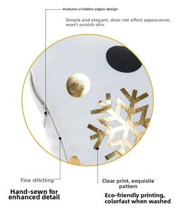 Dettaglio federa natalizia bianca con fiocco di neve dorato e cerniera invisibile