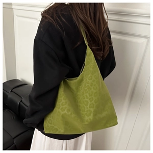 Close-up of green leopard print tote bag with woven jacquard texture and large capacity