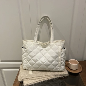White quilted tote bag with large capacity and fluffy padded nylon for daily commuting