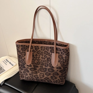 Große Shopper-Tasche mit Leopardenmuster, braunen Lederriemen und Vintage-Stil