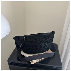 Detail of leopard print crossbody bag with metal zipper and adjustable strap