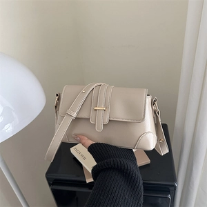 Minimalistische beige PU-Leder Baguette-Tasche mit Goldschnalle und Schultergurt