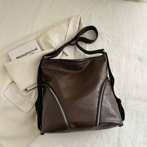 Grand sac cabas vintage en cuir souple marron foncé avec fermetures éclair et bandoulière