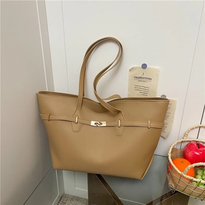 Women PU Leather Tote Bag Large Capacity Fashion Minimalist Shoulder Handbag With Gold Metal Clasp For Daily Commuting