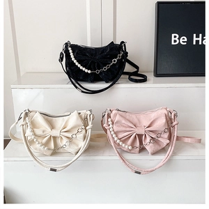 Borse a tracolla con fiocco in nero, beige e rosa con eleganti dettagli in perle