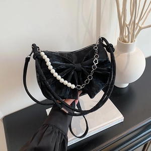 Elegante borsa nera con fiocco, catena di perle e tracolla regolabile da donna