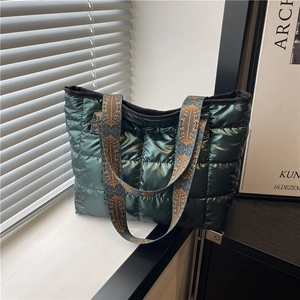 Sac Fourre-Tout Matelassé Pour Femmes PU Métallique Brillant Sac À Main Grande Capacité Avec Large Bandoulière Ethnique