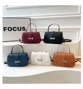 Litchi pattern leather handbags in five colors with H-shaped gold buckles and straps